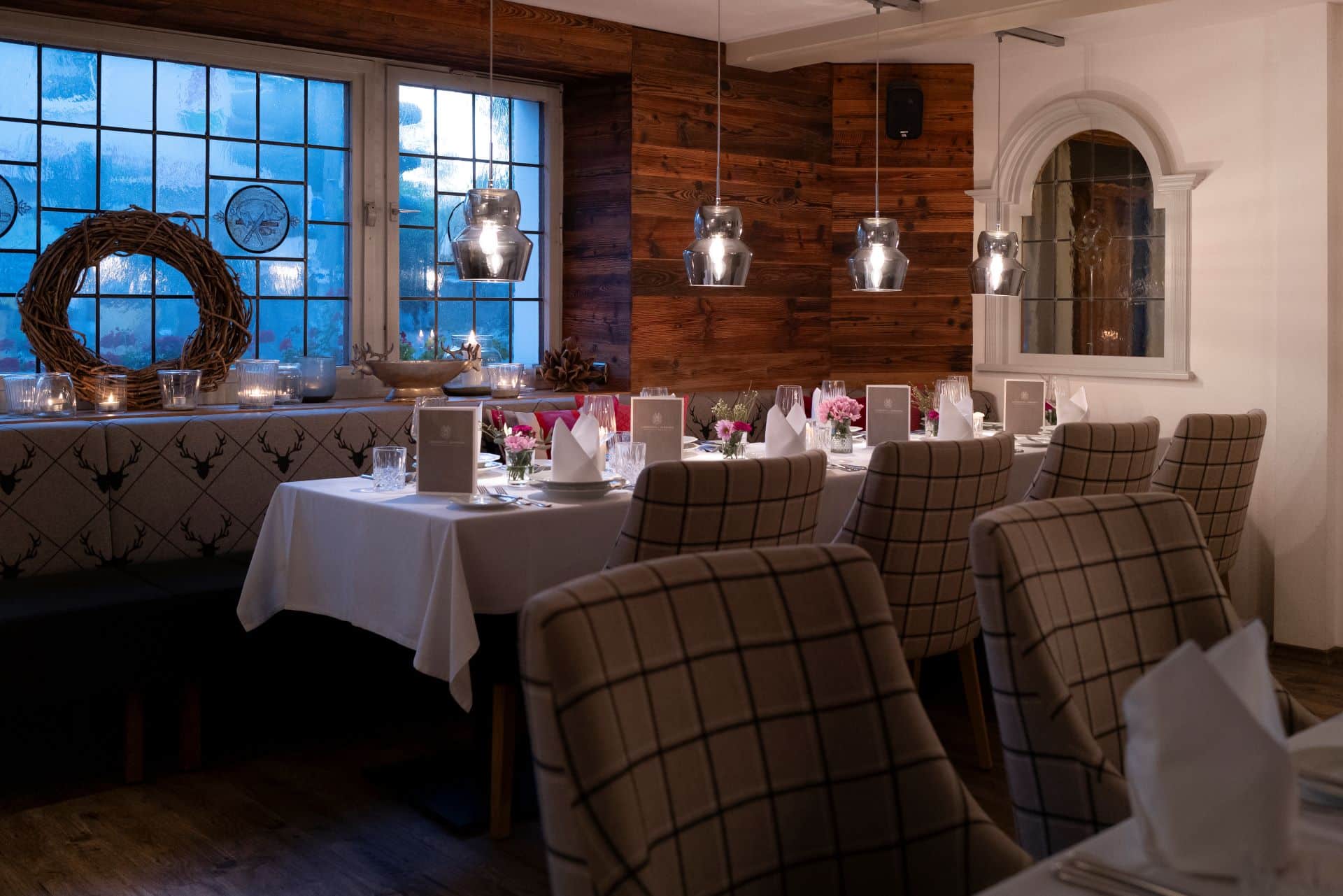 Festlich gedeckte Tafel in der Kronenstube