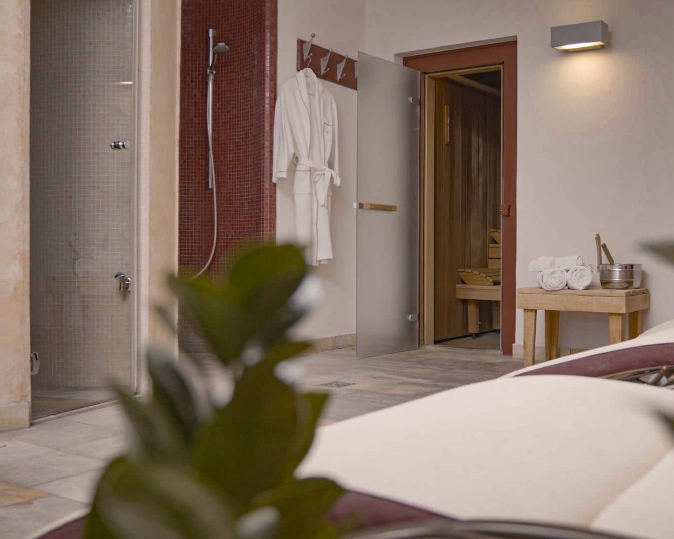 Unser kleiner Saunabereich mit Finnischer Sauna und einem Dampfbad